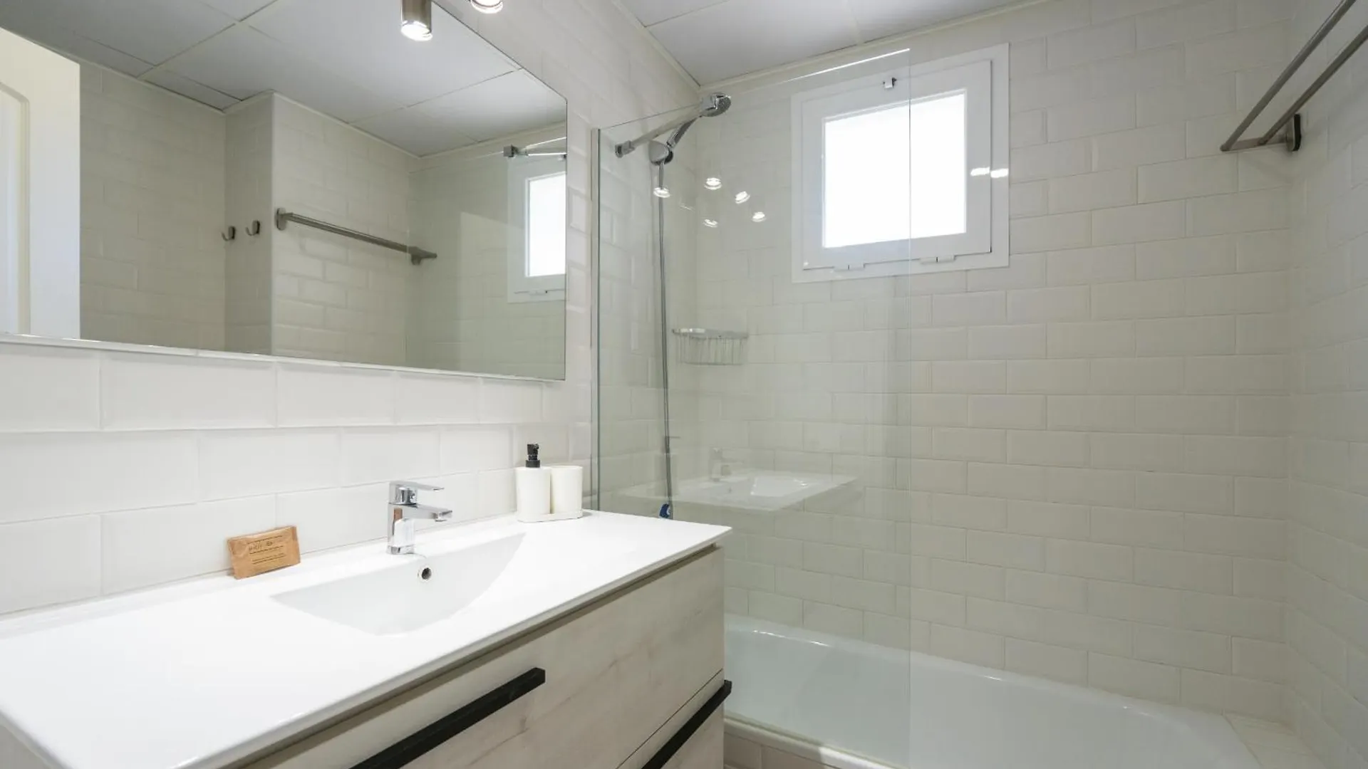 Small Oasis Manilva - Cozy Apartment 0*,  إسبانيا